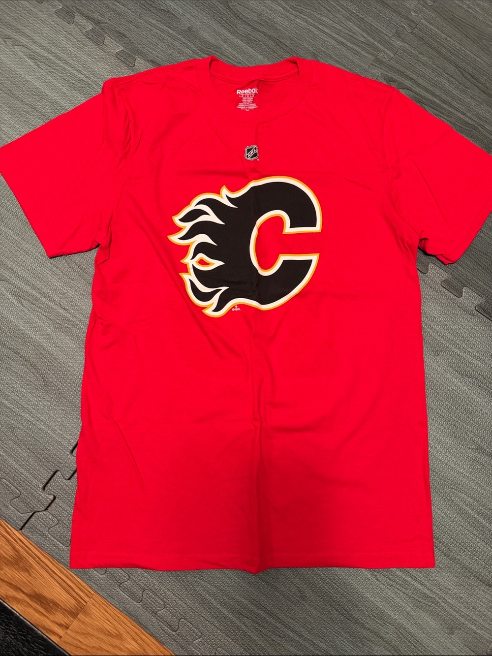 Reebok Red Calgary Flames Short Sleeve Logo Tee